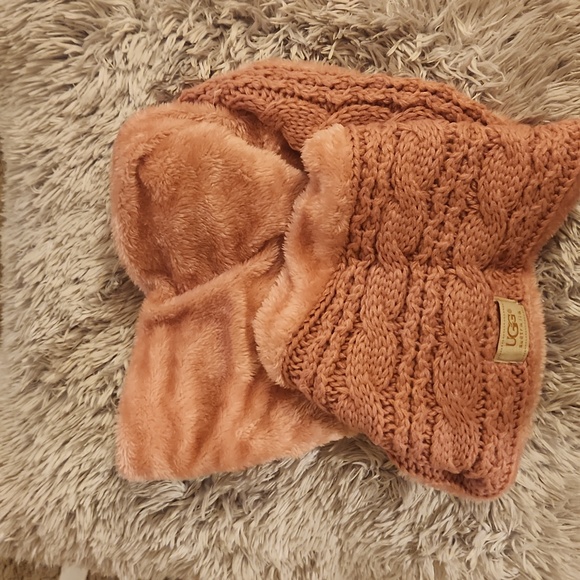 NEW UGG INFINITY SCARF AND HAT SET - Picture 2 of 4